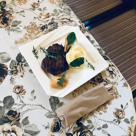 карпаты Hotel *