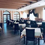 Hotel карпати Khust
